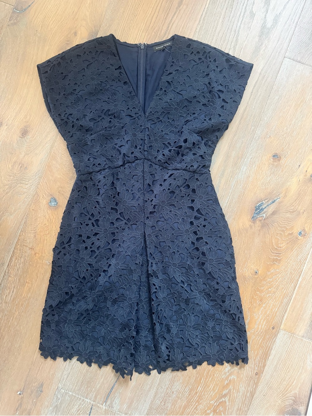 NWT-Banana Republic Navy Blue Floral Lace V-Neck Dress